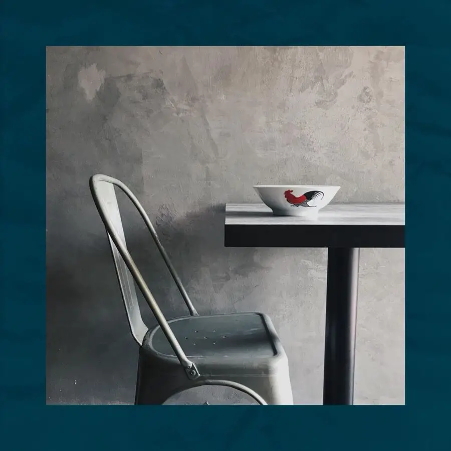 Chair and bowl at Kulon