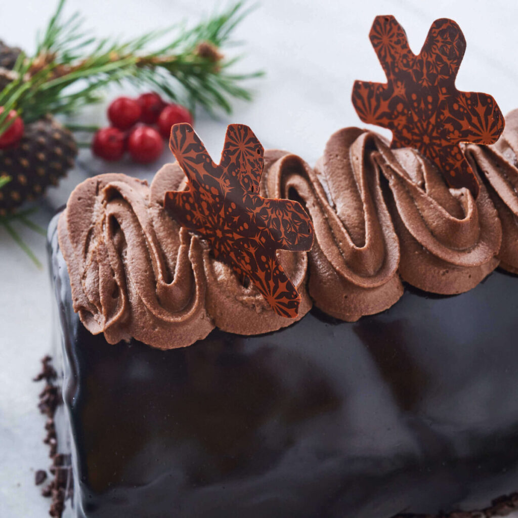 Chocolate Crunch Log Cake